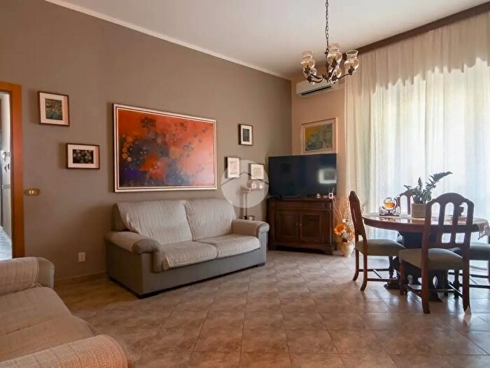 Appartamento trilocale in vendita in Via Cesana E Villa, Biassono