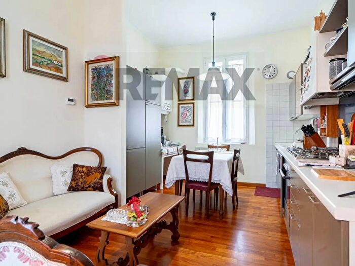 Appartamento trilocale in vendita in Via Francesco Rismondo, Parma