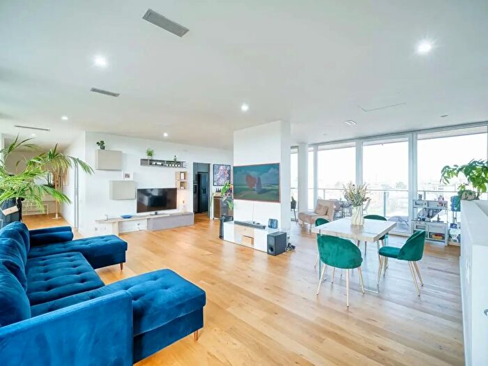 Appartamento con 8 locali in vendita in Stradello Marca Relli f, Parma