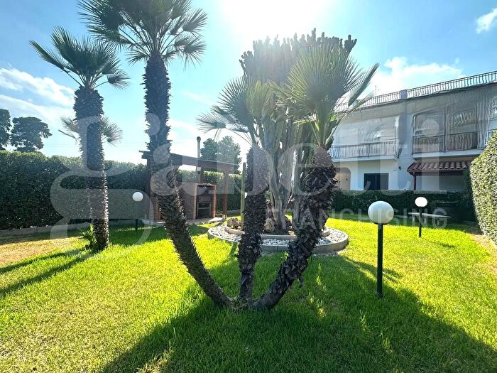 Casa con 6 locali in vendita in Contrada Borgellusa, Avola