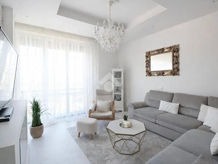 Appartamento con 6 locali in vendita in Via Giacomo Leopardi, Calcinaia