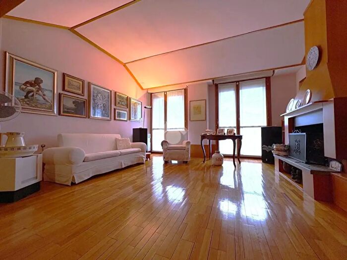 Appartamento trilocale in vendita in Via Cesare Correnti, Legnano