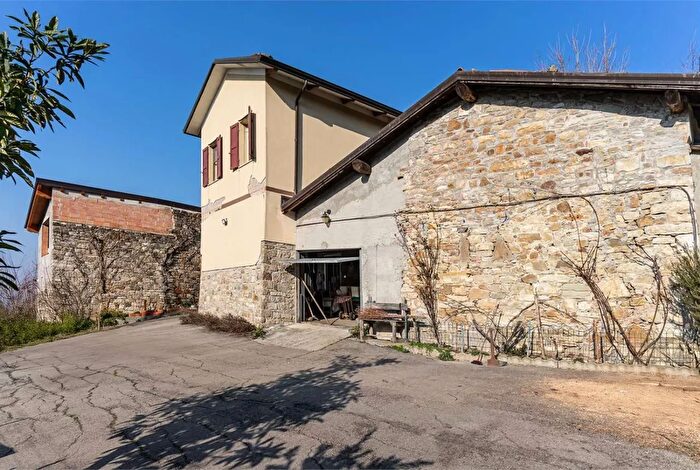 Casa in vendita in Canossa