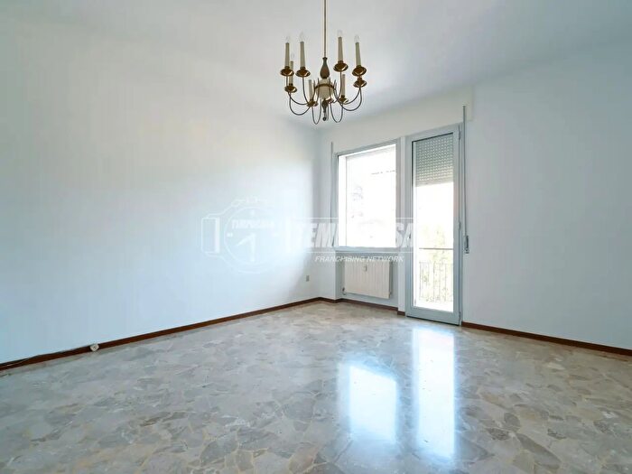 Appartamento trilocale in vendita in Via Angelo Massarotti, Cremona