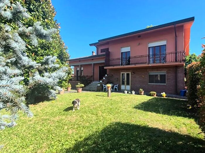 Casa con 7 locali in vendita in Capannori