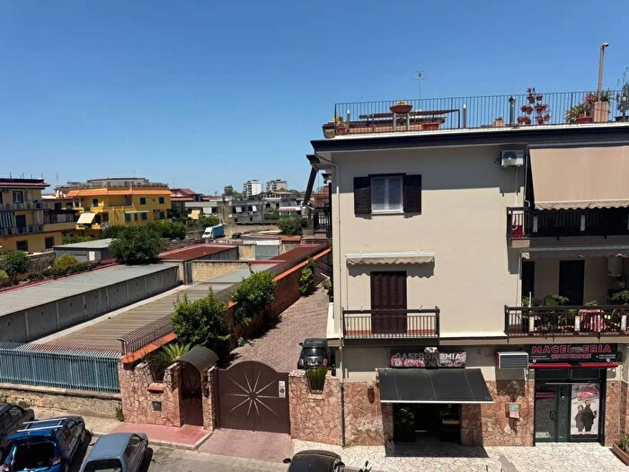 Appartamento trilocale in vendita in Via Ferrara, Arzano