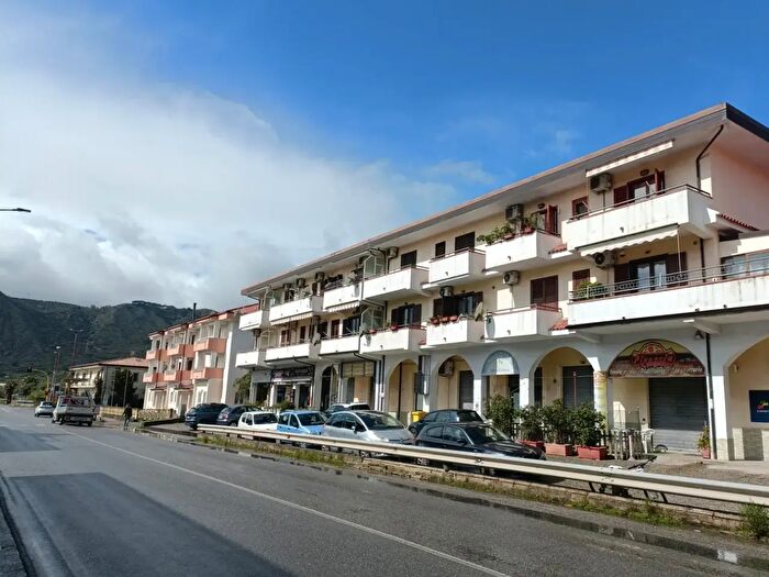 Appartamento con 5 locali in vendita in Contrada Mirello Snc, Squillace