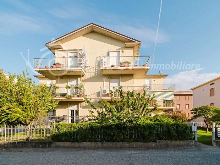 Appartamento trilocale in vendita in Via IV Novembre, Medesano