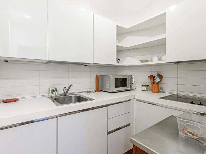 Appartamento monolocale in affitto in Via Conca del Naviglio, Milano