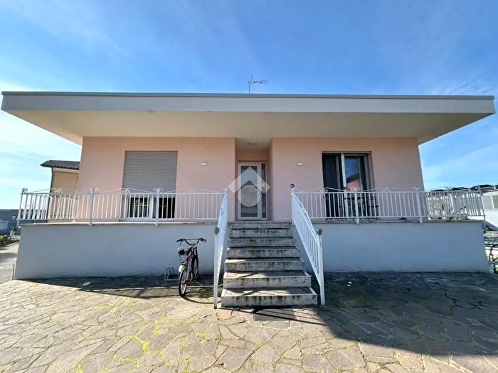 Casa quadrilocale in vendita in Via Solferino, Carpenedolo