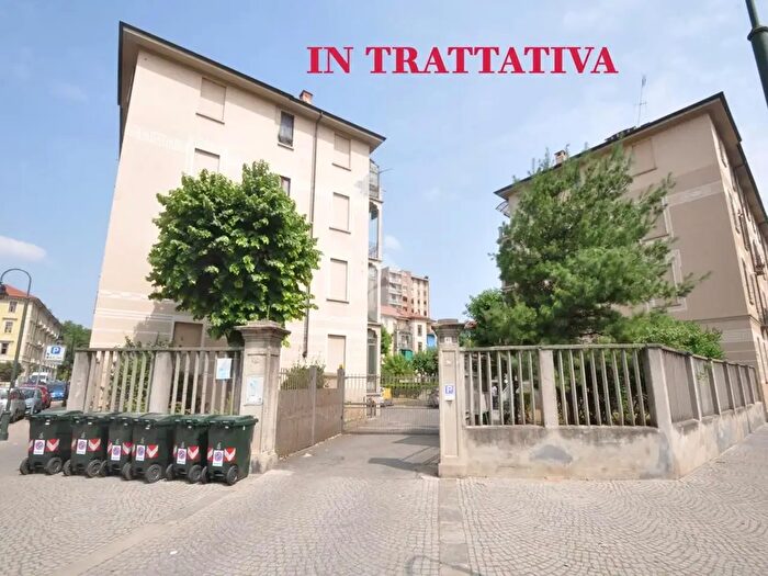 Appartamento trilocale in vendita in Via Arquata, Torino