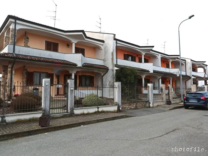 Casa con 8 locali in vendita in Via Podgora, Santhia