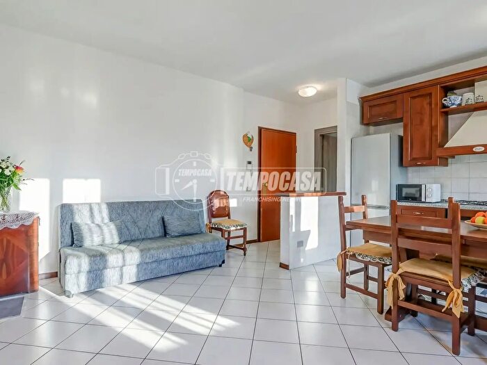 Appartamento trilocale in vendita in Via XXV Aprile, Castelletto Sopra Ticino