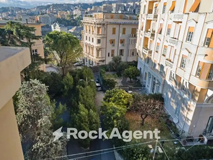 Appartamento con 6 locali in vendita in Via Accinelli, Genova