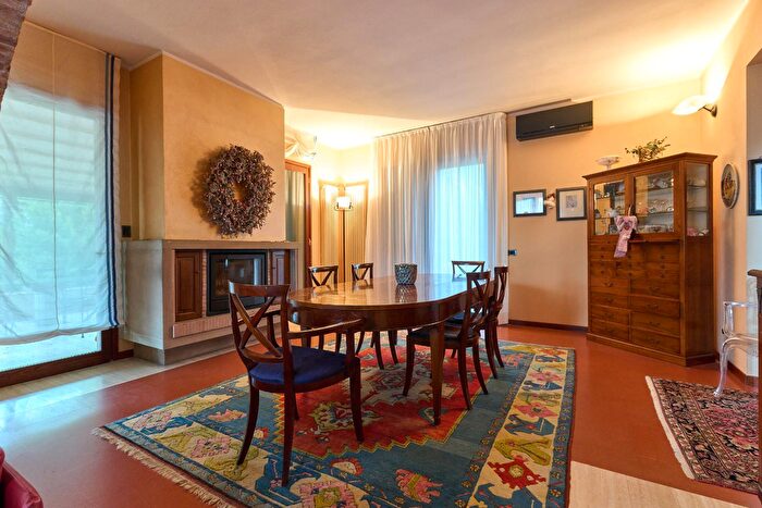 Casa con 11 locali in vendita in San Miniato