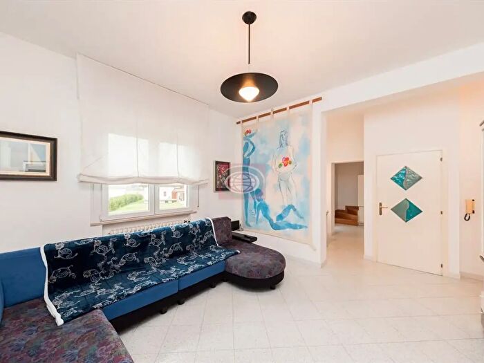 Casa con 10 locali in vendita in Cesena