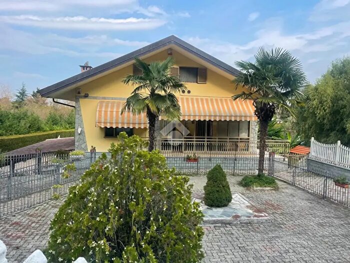 Casa con 8 locali in vendita in Via Bagnolo, Bibiana