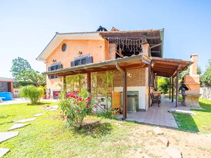 Casa quadrilocale in vendita in Via Giovanni Bolzoni, Roma