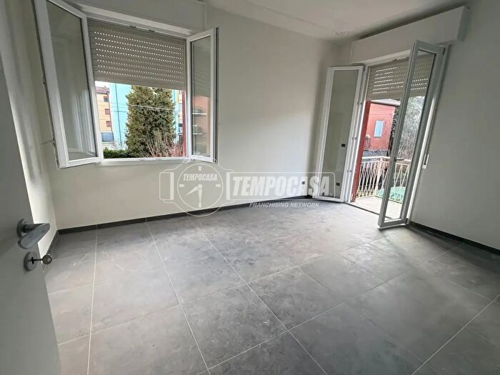 Appartamento trilocale in vendita in Via Mondovi, Modena