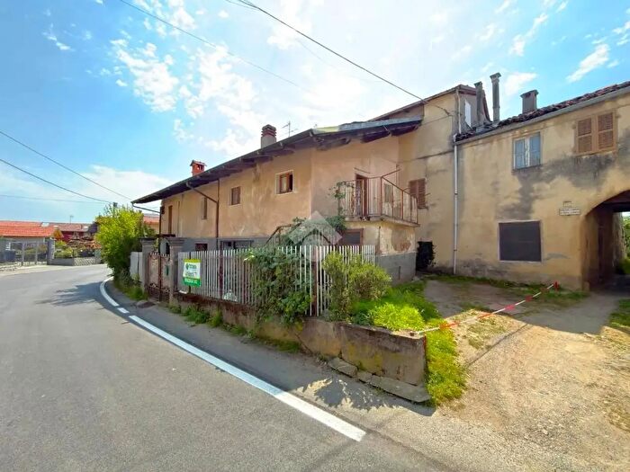 Appartamento con 6 locali in vendita in Via Vittorio Emanuele, Giaveno