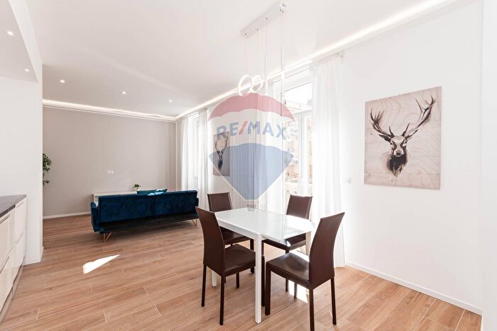 Appartamento con 6 locali in vendita in Via Bassano, Genova