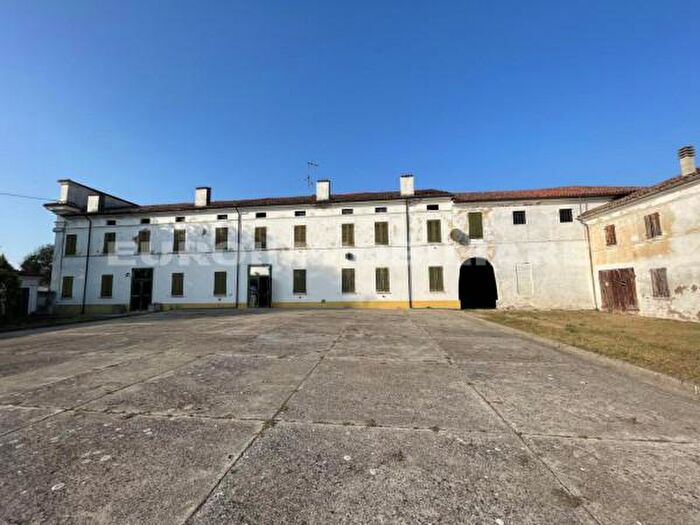 Casa con 6 locali in vendita in Via Filanda P, Sabbioneta