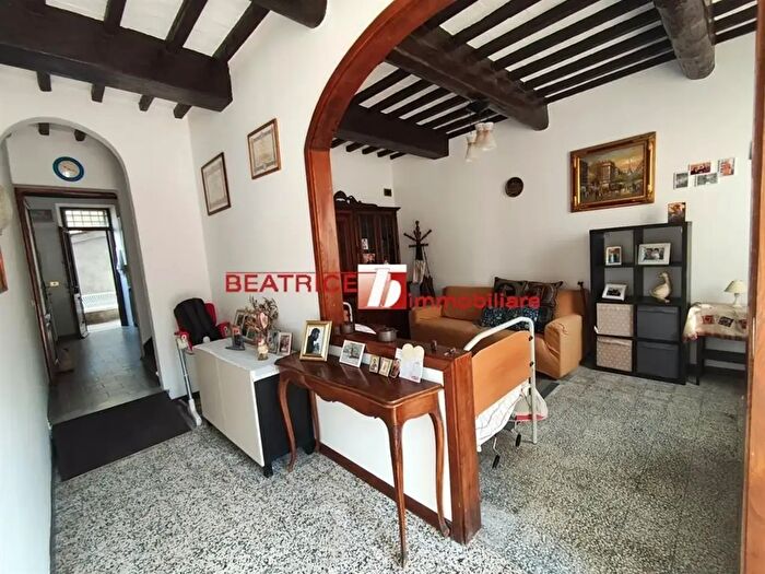 Casa con 6 locali in vendita in Viale Puccini, Lucca
