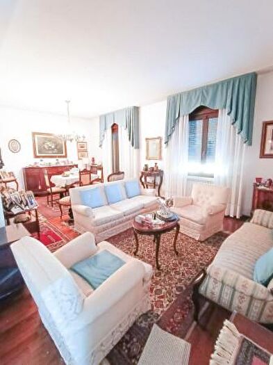 Casa con 5 locali in vendita in Adria