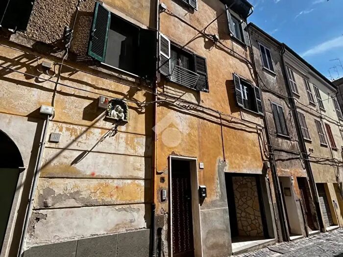 Appartamento trilocale in vendita in Velletri