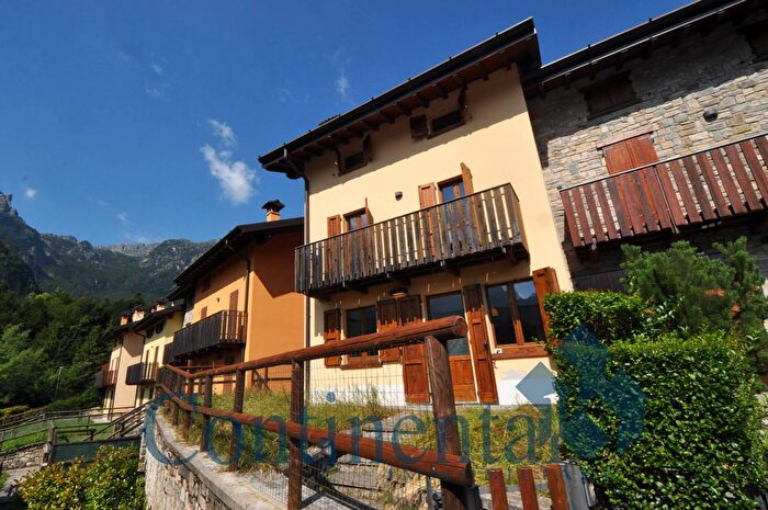 Casa trilocale in vendita in Via Olimpiadi, Valtorta