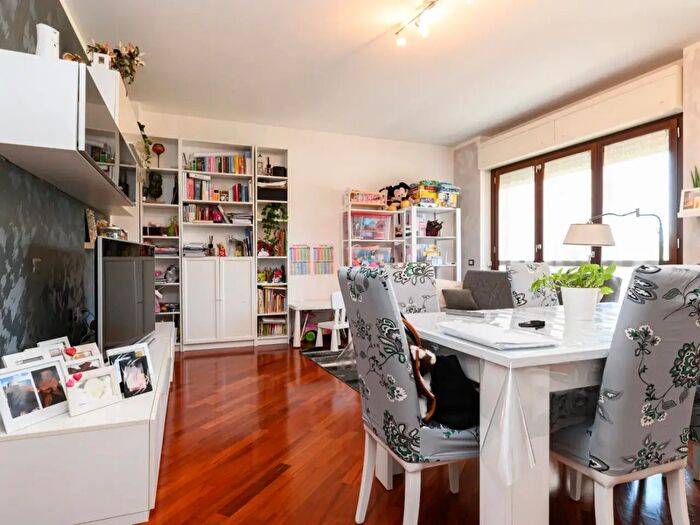 Appartamento trilocale in vendita in Via Raffaello Liberti, Roma