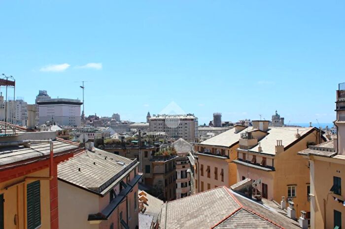 Appartamento quadrilocale in vendita in Salita Inferiore di SantAnna, Genova