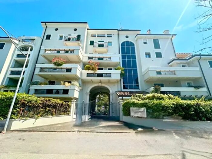 Appartamento trilocale in vendita in Viale Ruggero Baldini, Rimini