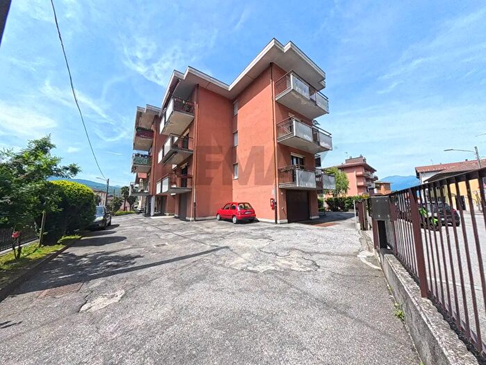 Appartamento con 5 locali in vendita in Luino