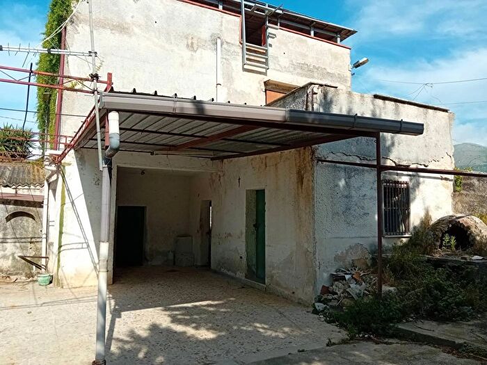 Casa con 5 locali in vendita in Via Provinciale Carini, Carini