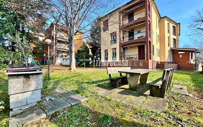 Appartamento trilocale in vendita in Via S Pietro, Casatenovo