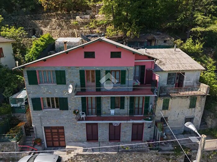Casa con 14 locali in vendita in Via San Carlo, Montalto Carpasio