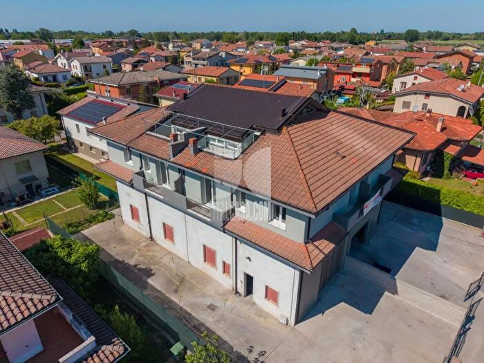 Casa bilocale in vendita in Via Pisacane, Curtatone