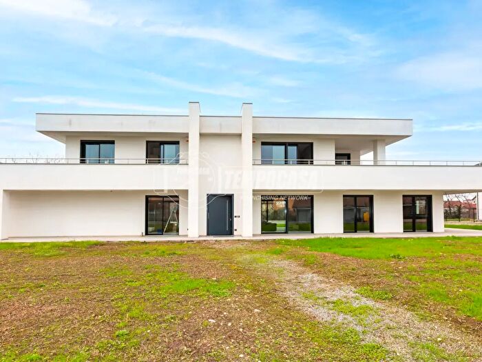 Casa con 8 locali in vendita in Via dei Gelsi, SantAlbano Stura