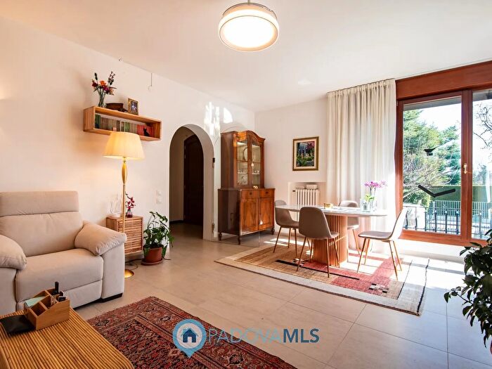 Casa con 5 locali in vendita in Via Lucca, Padova