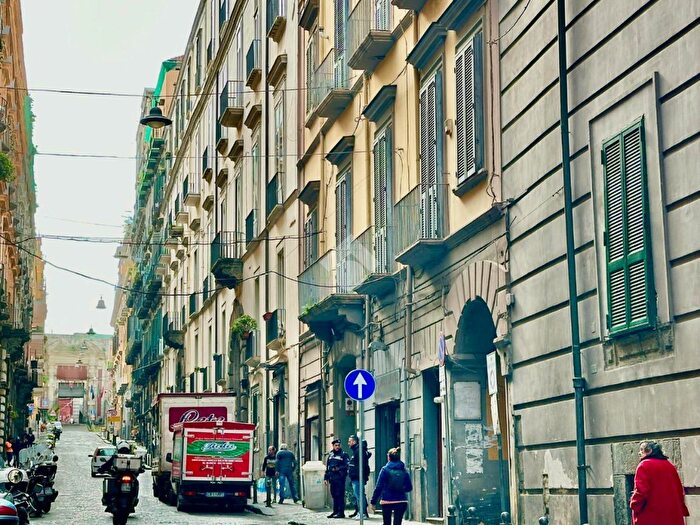 Appartamento trilocale in vendita in Via Monte di Dio, Napoli