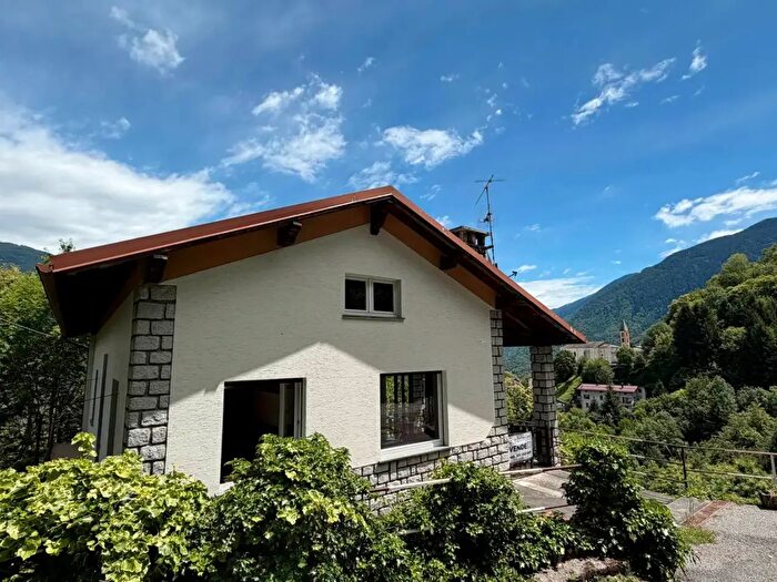 Casa con 6 locali in vendita in Via Piazza Roma, Castello Dell'Acqua
