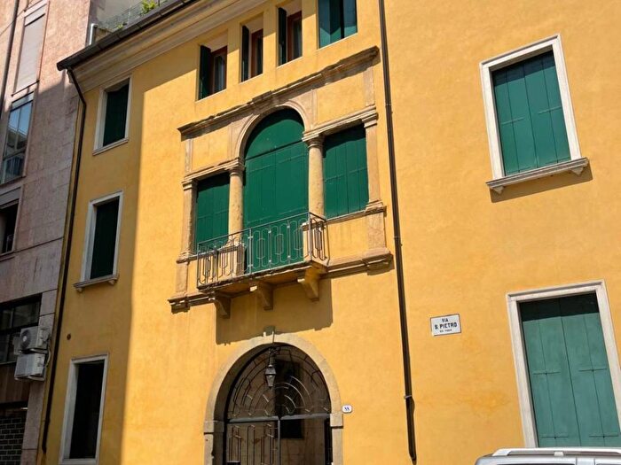 Appartamento con 6 locali in affitto in Via San Pietro, Savonarola Ponte Molino, Padova