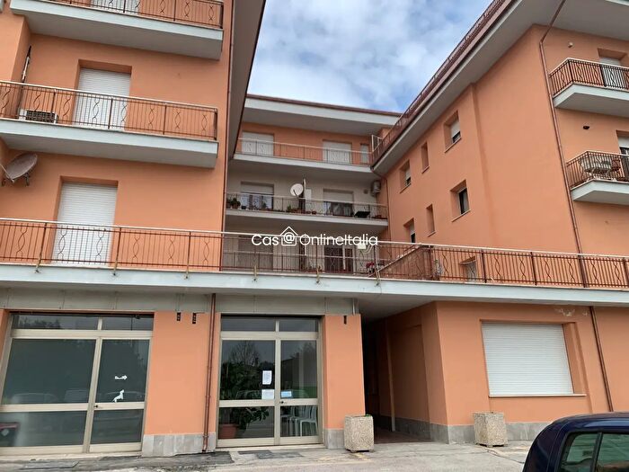 Appartamento con 7 locali in vendita in Via Luigi Caprera, Perugia