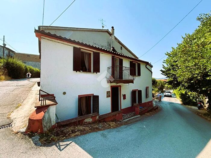 Casa quadrilocale in vendita in Via dei Bettelli, Gubbio