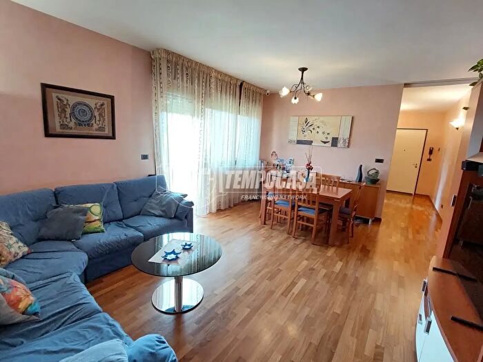 Appartamento trilocale in vendita in Via Francesco Saverio Merlino, Reggio Emilia