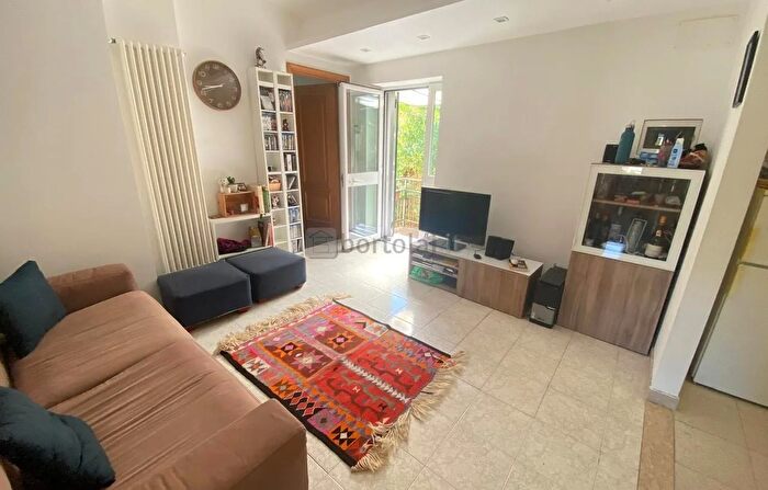 Casa con 6 locali in vendita in Via dei Gerani, Genova