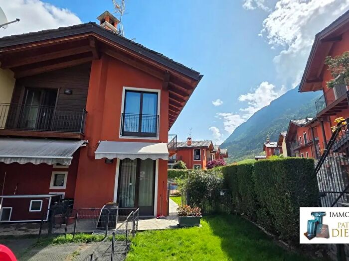 Casa con 6 locali in vendita in Fr Chenière, Pollein