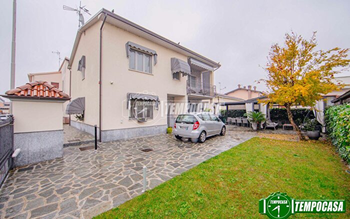 Casa quadrilocale in vendita in Via De Gasperi, Travaco Siccomario