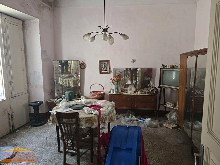 Casa quadrilocale in vendita in Camporotondo Etneo